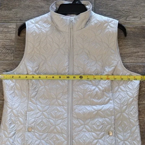 Allison Daley Women's Light Grey Quilted Vest, Size 10 Petite. - Picture 8 of 11